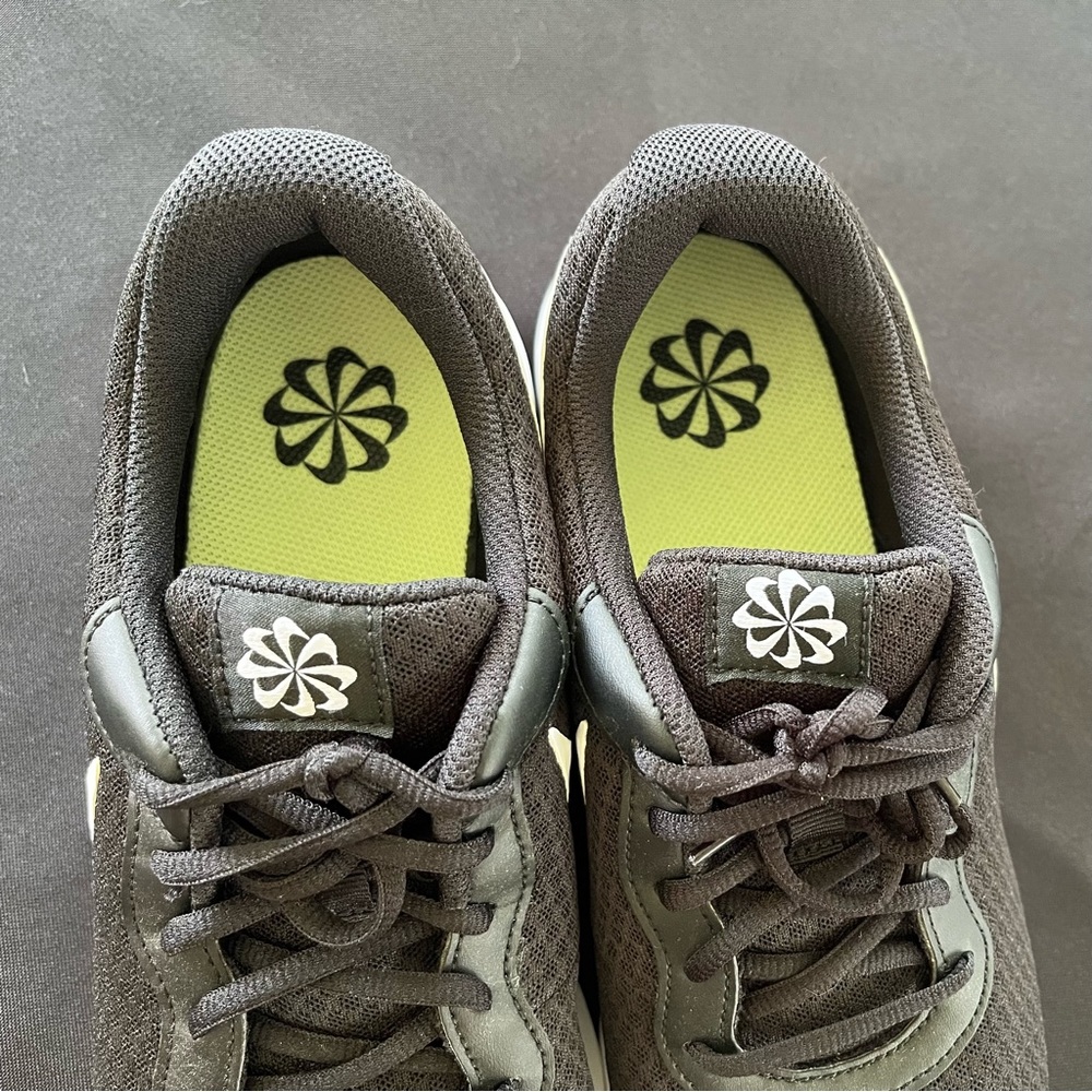 ⚡️SOLD⚡️ NIKE TANJUN Women's Sneakers Size 11 Like New - Picture 5 of 7